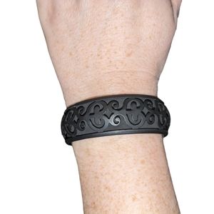 🛍️ 3 for $10 black aluminum 3-D filigree bracelet